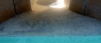 bubbling_off_skimmer_scale_using_undiluted_acid.jpg