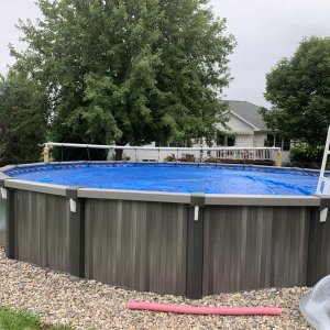 Mounting a solar reel at the end of a round pool?
