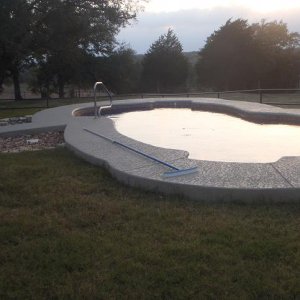 Incline picture from patio to pool.jpg