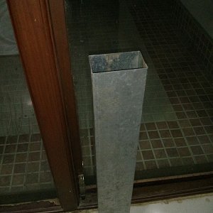 metal-pillar-holder.jpg