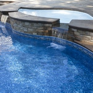 inground-vinyl-liner-pool-with-raised-fiberglass-tanning-ledge-1.jpg