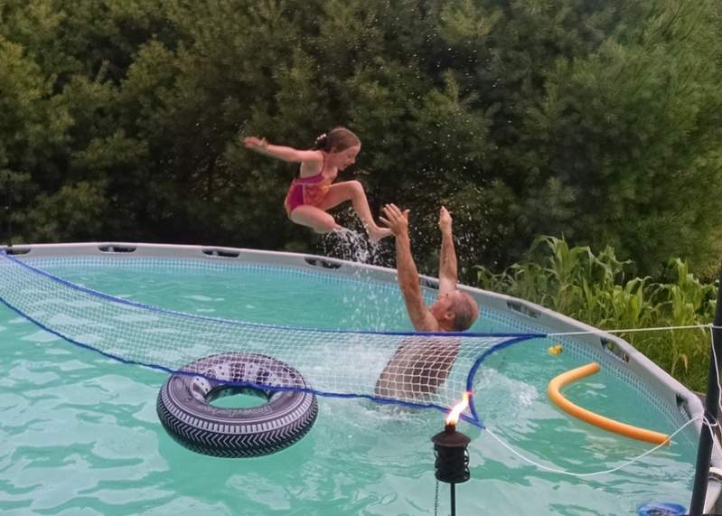 1-1-Julia_pool_throw.jpg