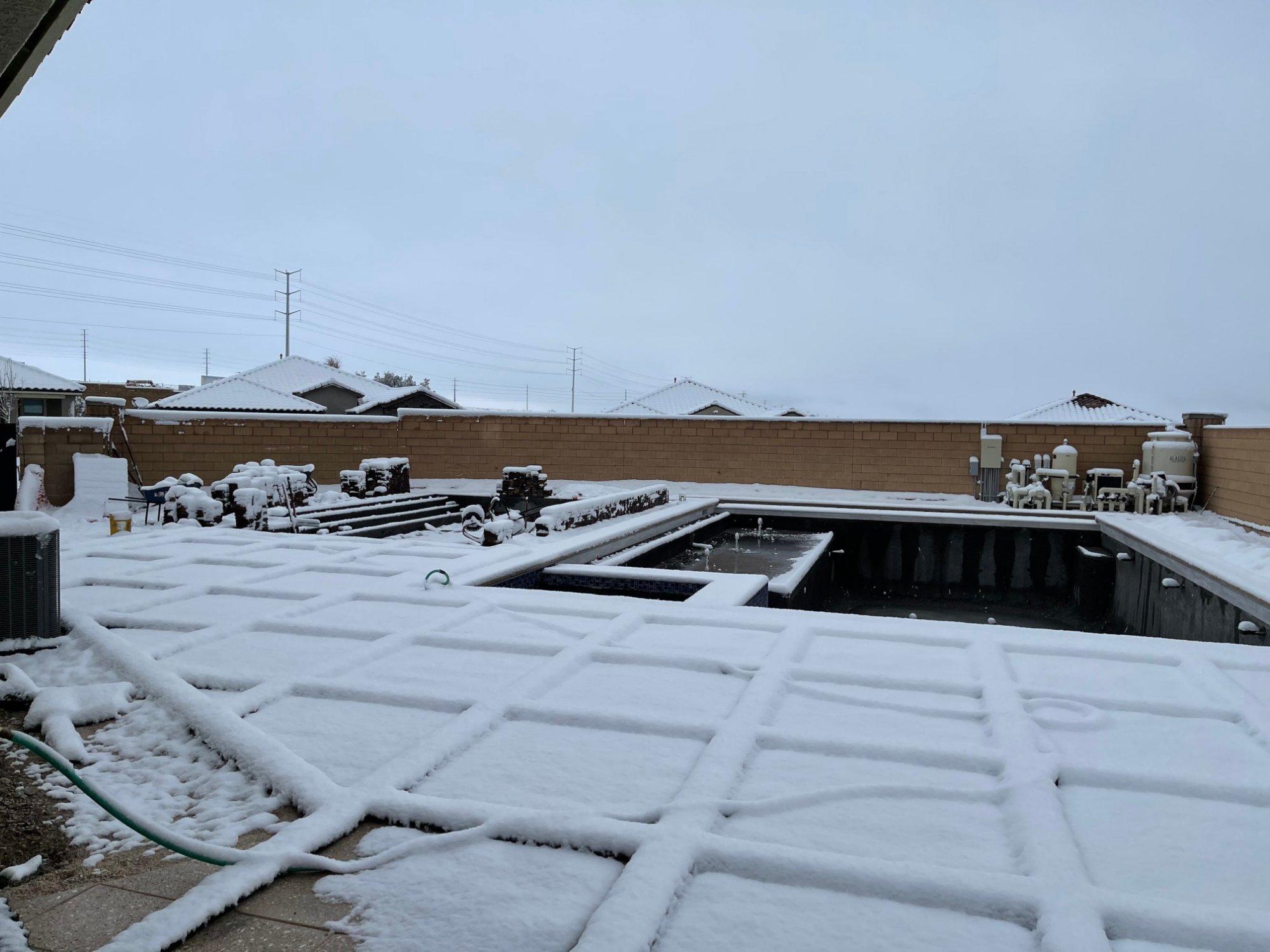 1snow-f.jpg