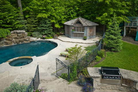 87_Backyard_and_Swimming_Pool[1].jpg