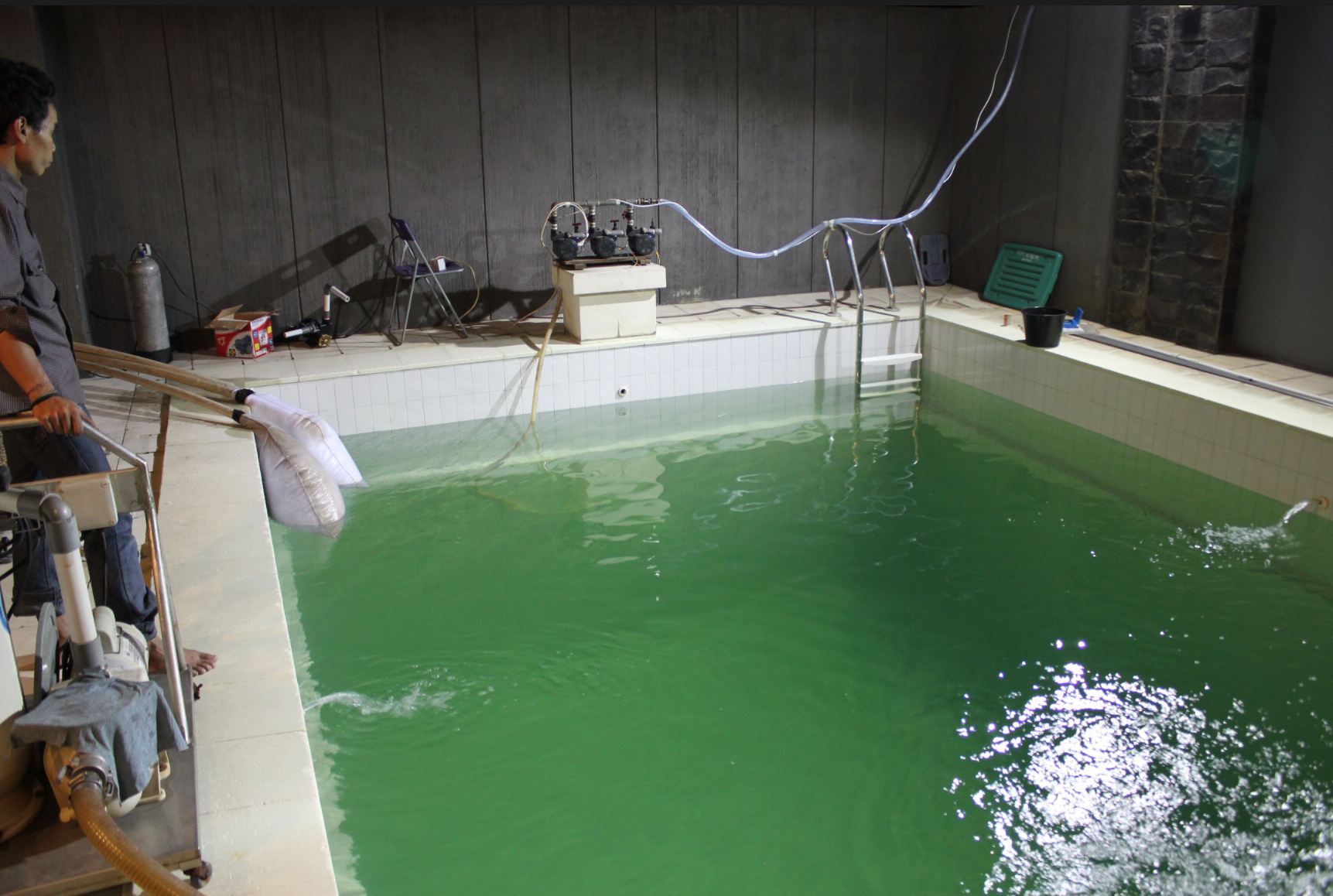 Day 3 - 2nd August 1AM - Filling new water in progress.JPG