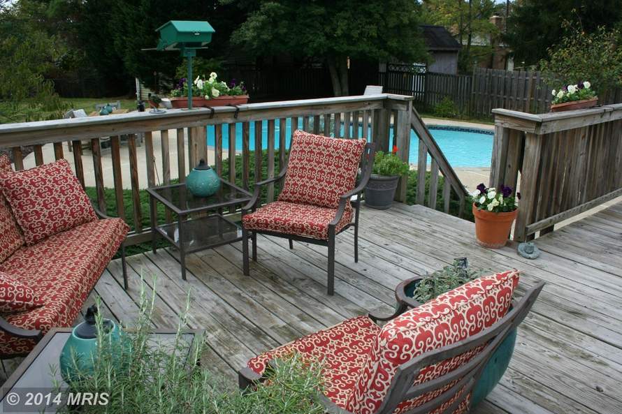 deck and pool.jpg