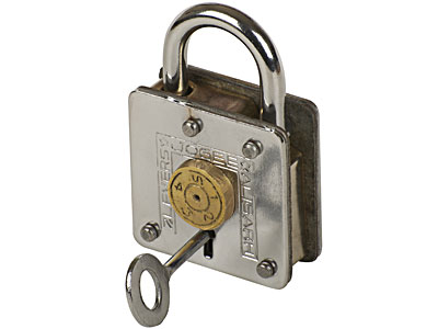 houdini_under_lock_and_key_1.jpg