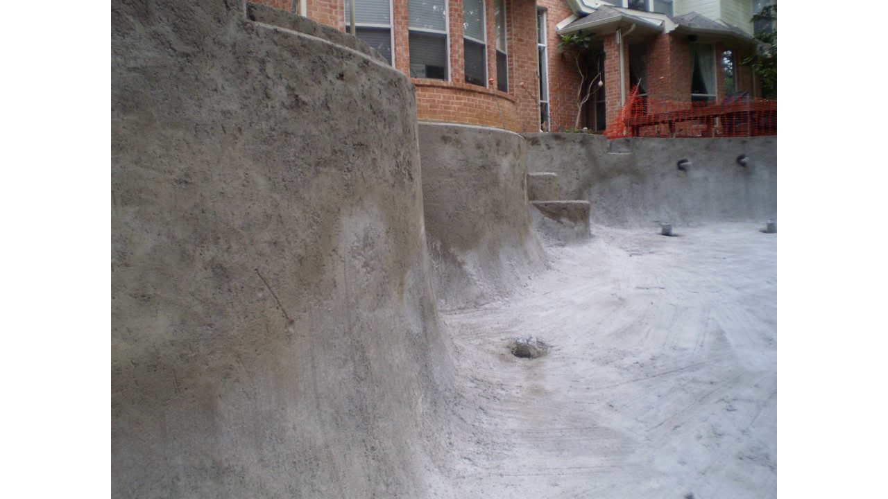 Inside view on daty after gunite before watering again.jpg