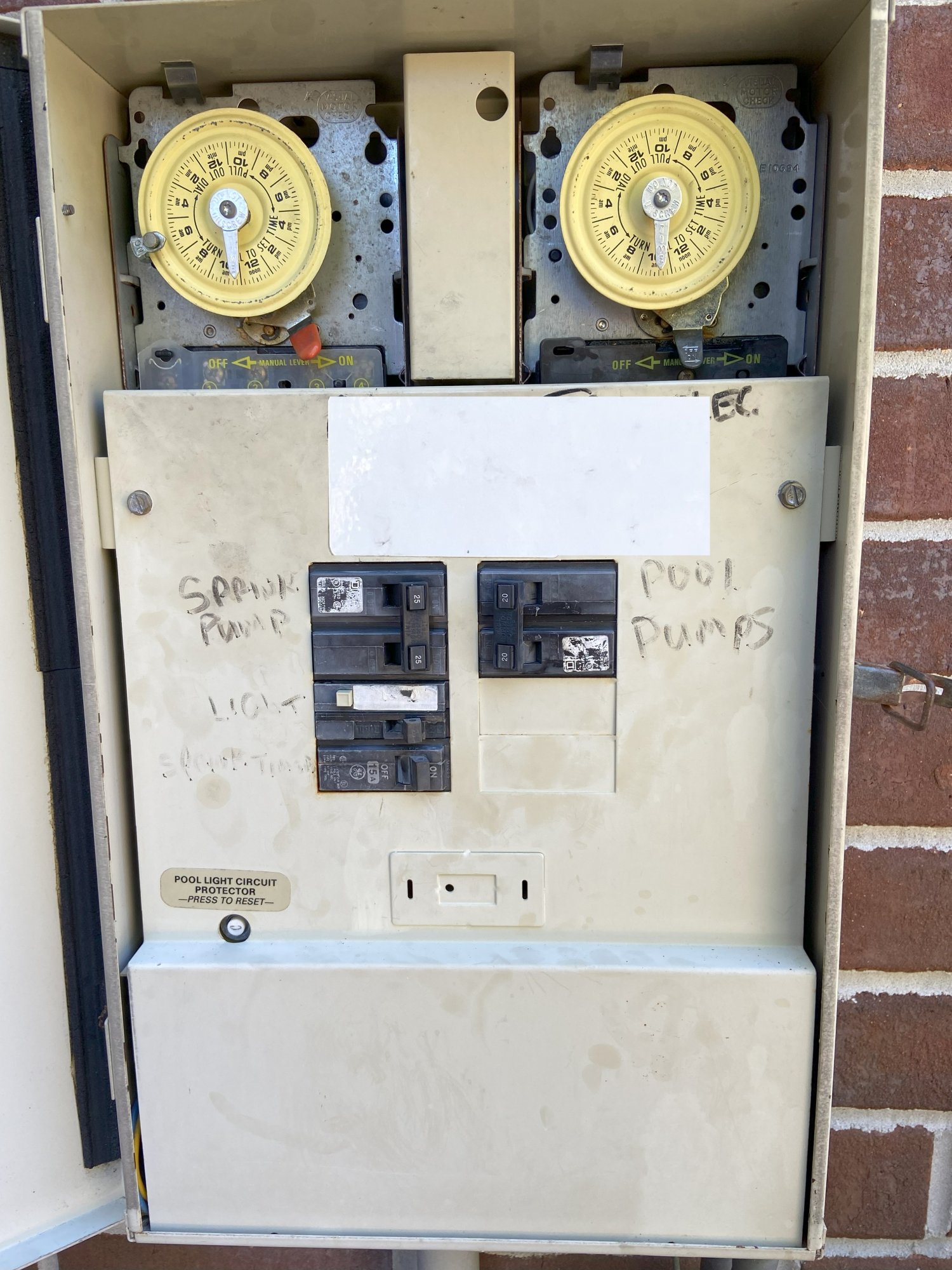 Intermatic Mechanical Time switch.jpg