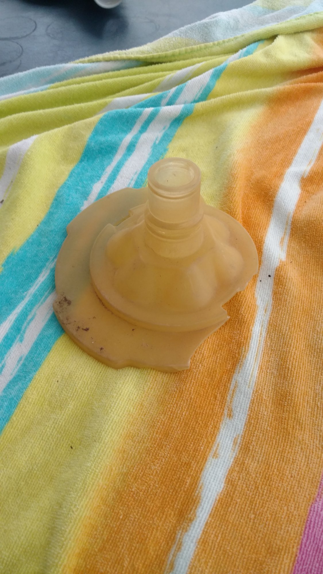 intex filter accesory top locking cover.jpg