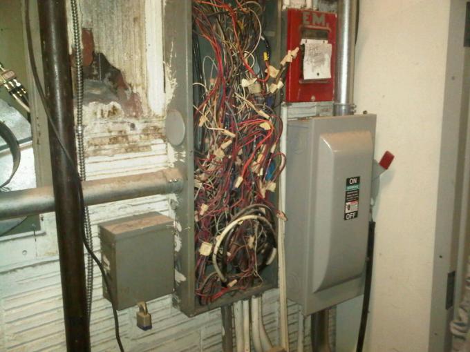 Its the red wire.jpg