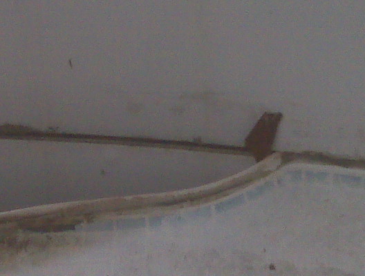 Liner Separating From Pool Wall.jpg