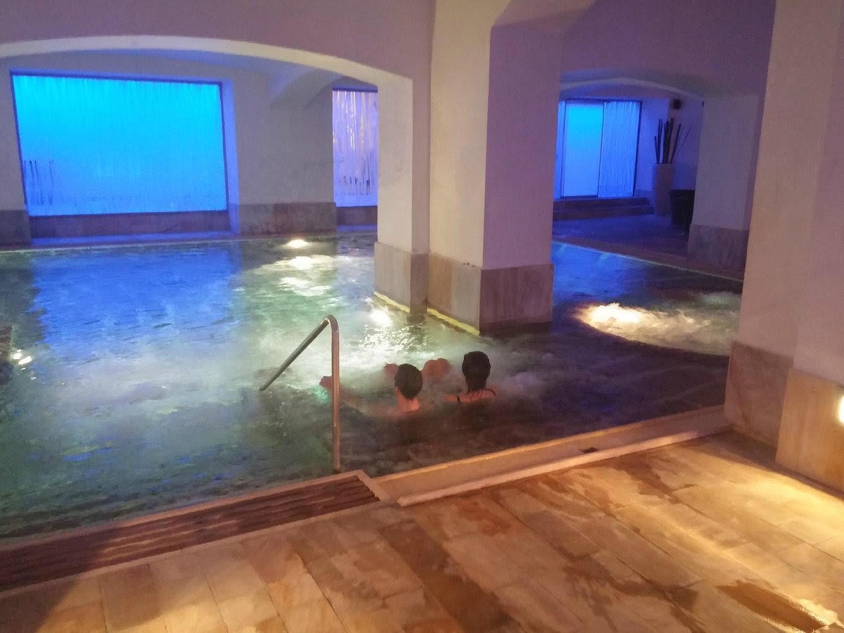 lounge4.jpg