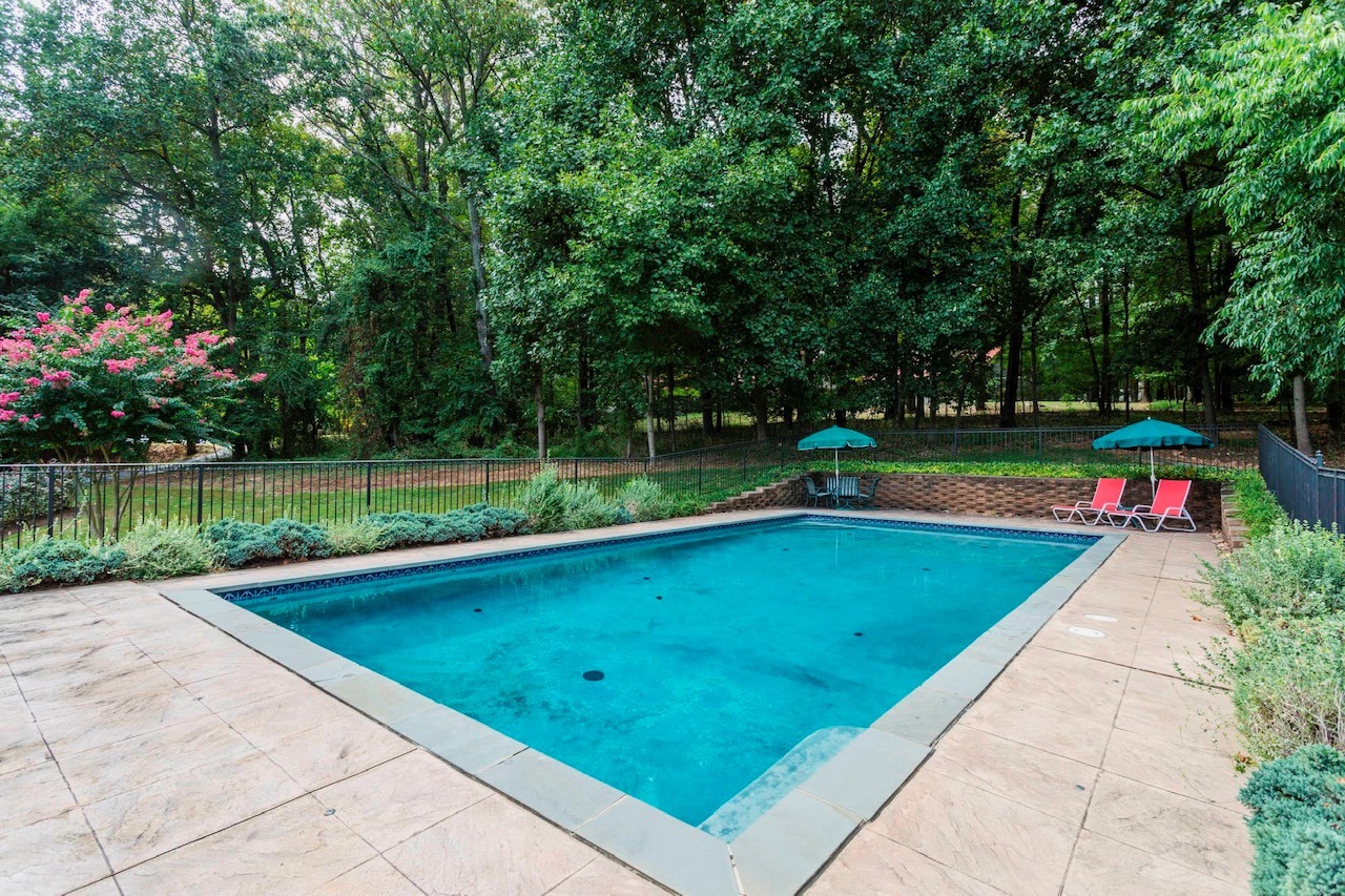 pdilow_Pool.JPG