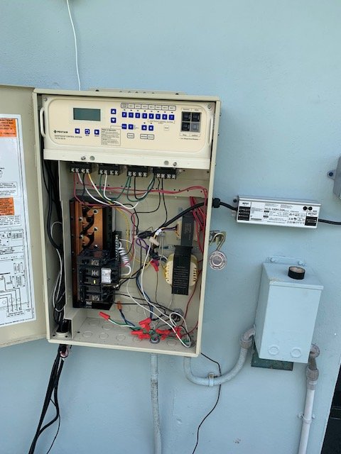 Pentair inside box with low voltage transformer.jpg
