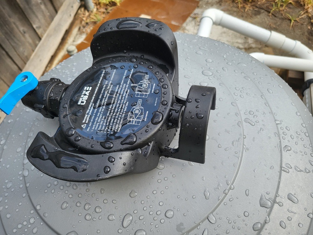 Plastic bracket in the way..jpg