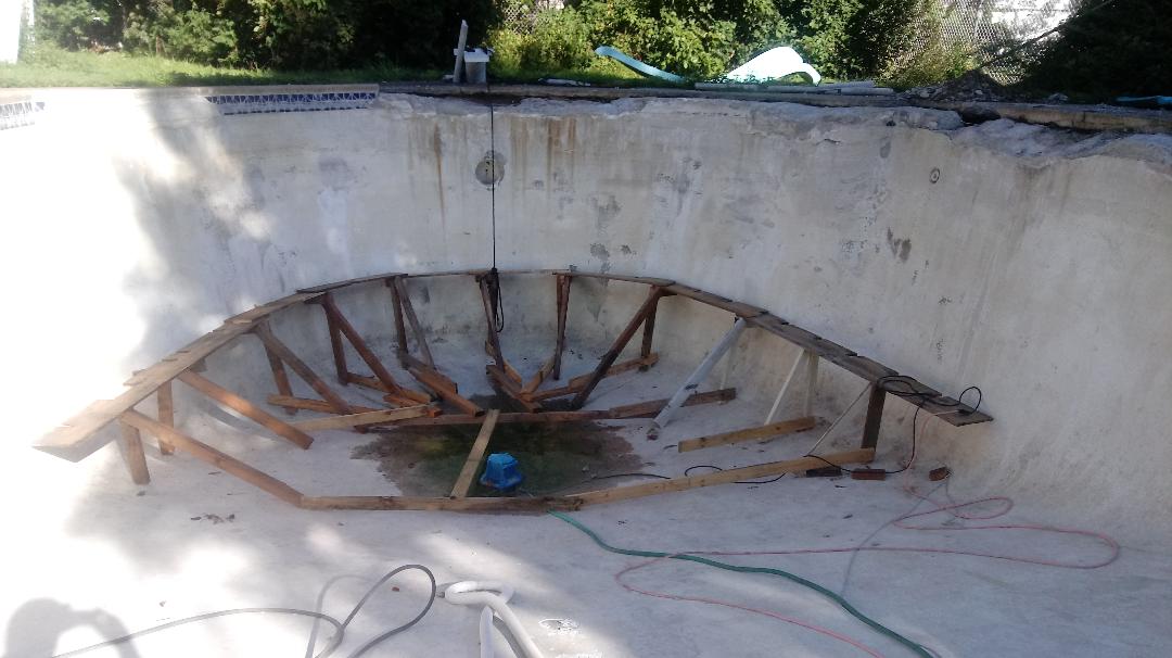 pool scaffolding.jpg