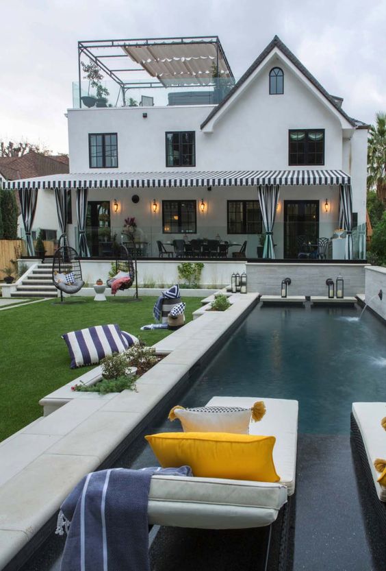 raised pool with step.jpg