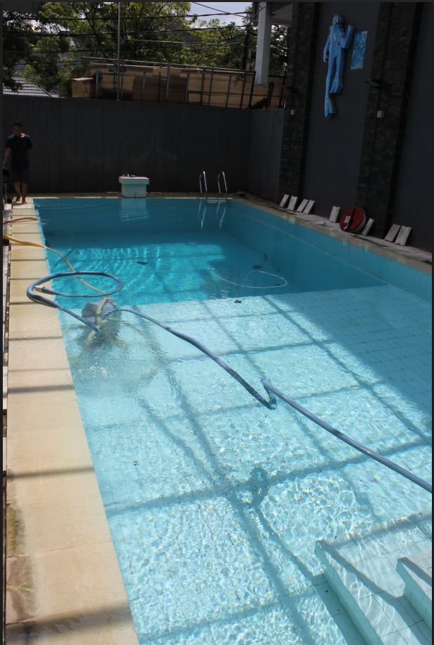 Water 2 - 11PM Day 2 or 13 hours later - recovery taking place - 10 PPM superchlorinated.JPG