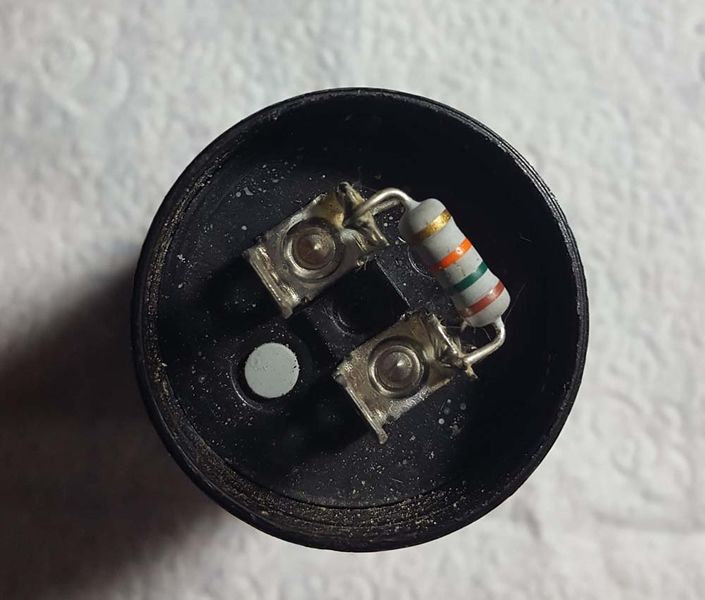 File:Capacitor bleed resistor.jpg